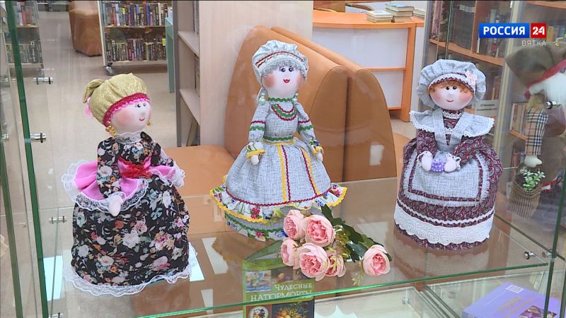 В Стуловской модельной библиотеке открылась выставка кукол Татьяны Ларионовой