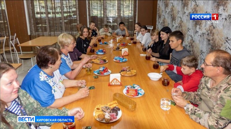 Глава города Кирова Елена Ковалева встретилась с детьми из Донецка