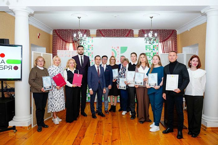 Гидов-экскурсоводов кировской области наградили за работу на выставке-форуме «Россия»