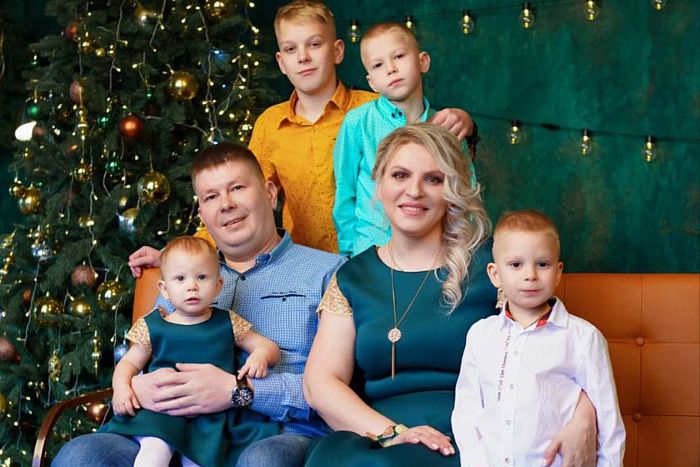 В Кирове появятся цифровые удостоверения для многодетных семей