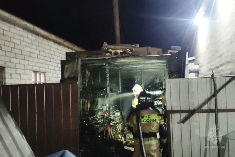 В Кировской области произошел пожар на территории деревообрабатывающего предприятия