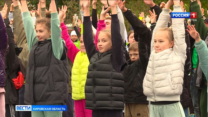 Кировчане приняли участие в массовой зарядке и акции «10 тысяч шагов к жизни»
