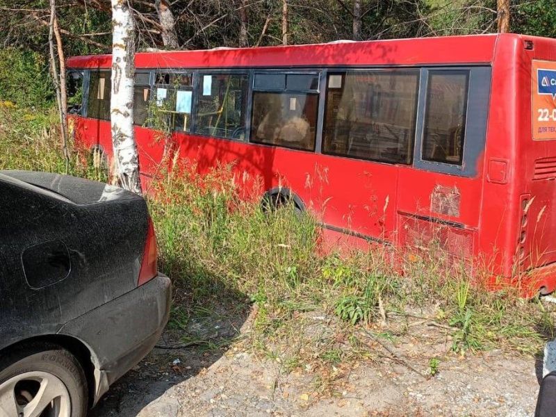 В ДТП в Кирове пострадали водитель, кондуктор и пассажир автобуса