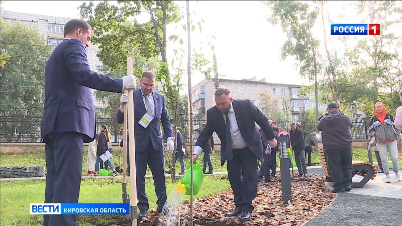 В Кирове открыли новую секцию сквера «Алые паруса»