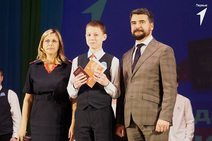 Юные кировские активисты получили первые паспорта