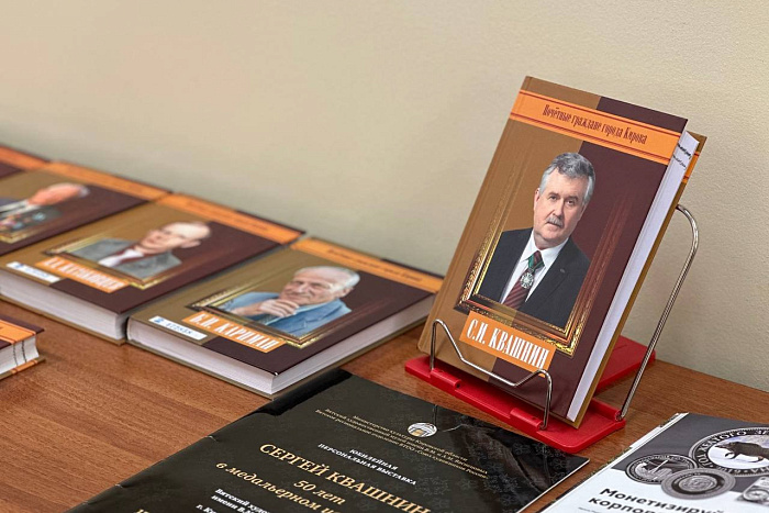В Герценке презентовали книгу о заслуженном художнике России Сергее Квашнине