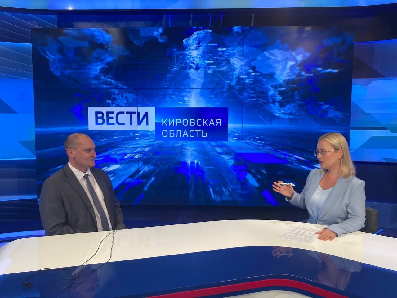 Студию ГТРК «Вятка» посетил министр энергетики и ЖКХ Кировской области Владимир Климентовский