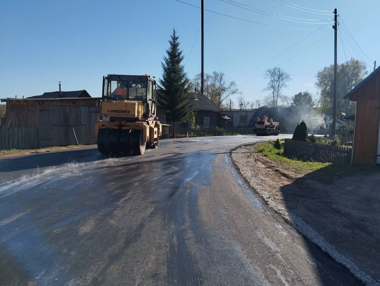 В поселке Уни Кировской области ремонтируют улицу Больничную