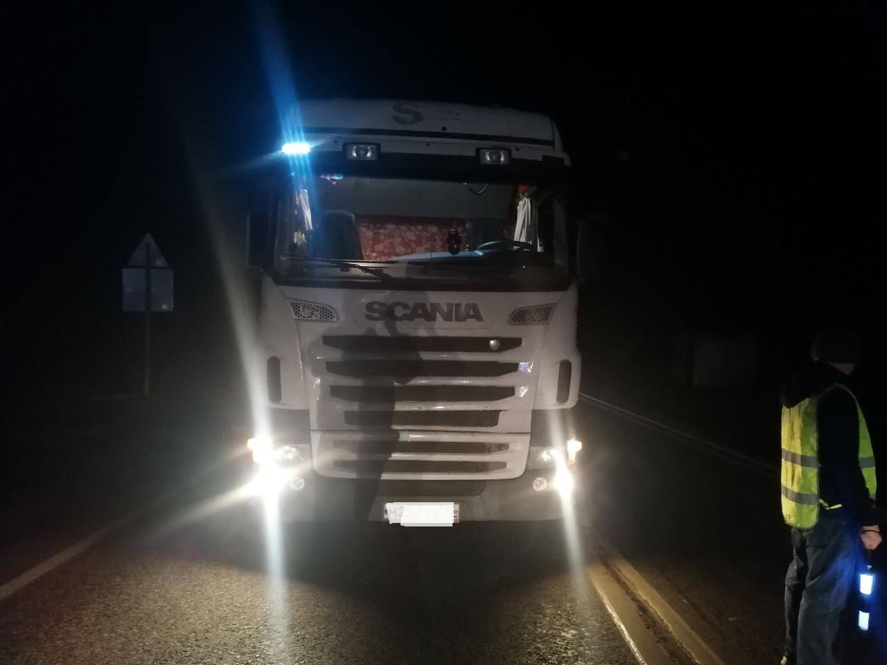 В Кировской области водитель грузовика сбил пенсионерку