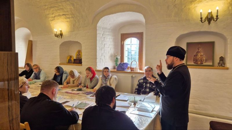 Кировский священник ведет в Калужской епархии курсы русского жестового языка