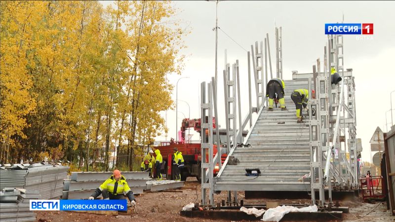 На Южном обходе продолжается строительство надземного пешеходного перехода