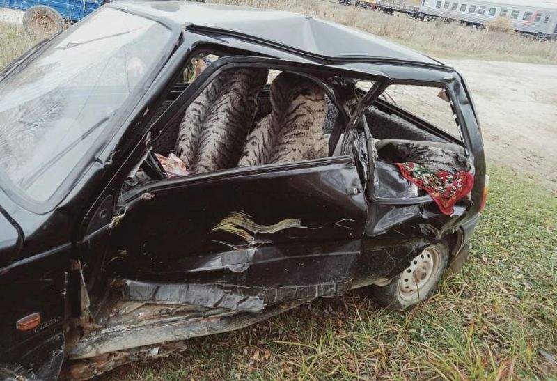 «Ока» столкнулась с поездом возле станций Вазюк в Опаринском районе