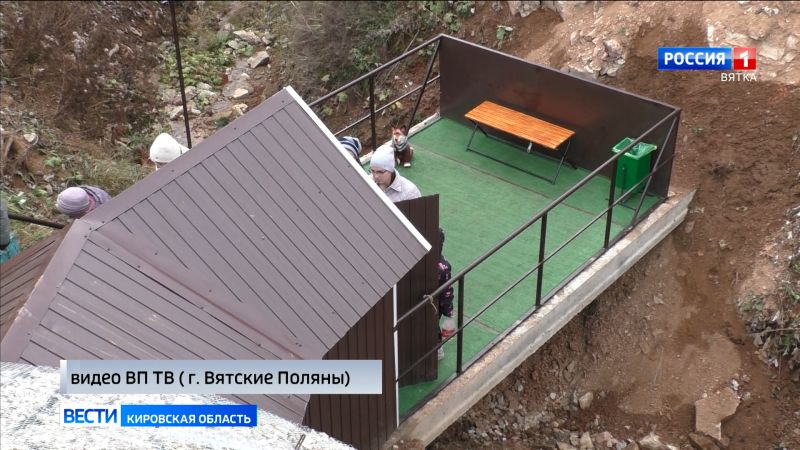 В Вятских Полянах активисты своими силами обустроили заброшенный родник