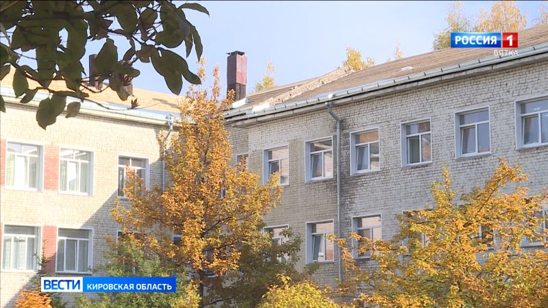 В школе № 70 завершается капитальный ремонт кровли