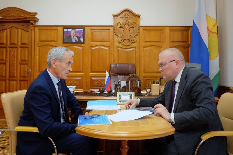 Александр Соколов провел встречу с главой Тужинского района Леонидом Бледных