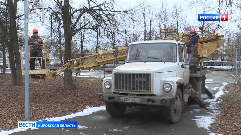 Киров продолжают украшать к Новому году