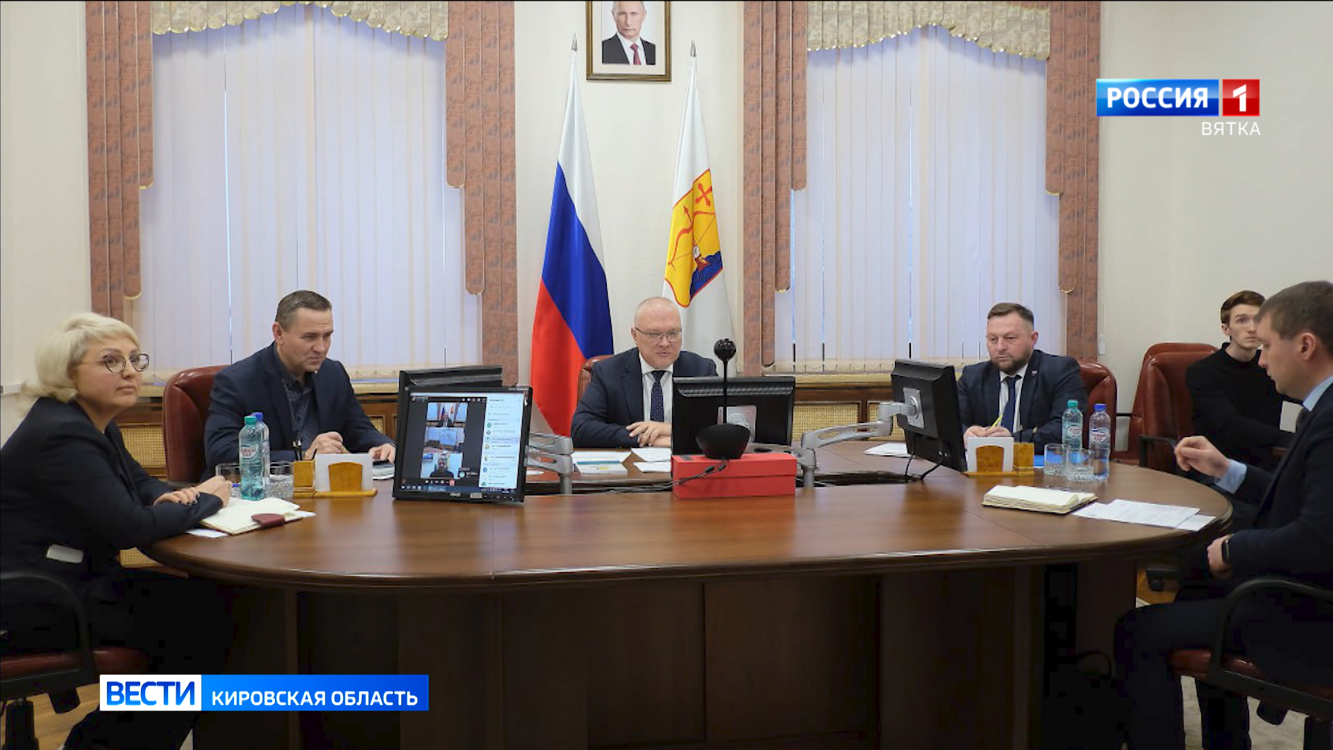 Главы районов доложили губернатору Соколову, как решаются проблемы, затронутые в ходе прямой линии