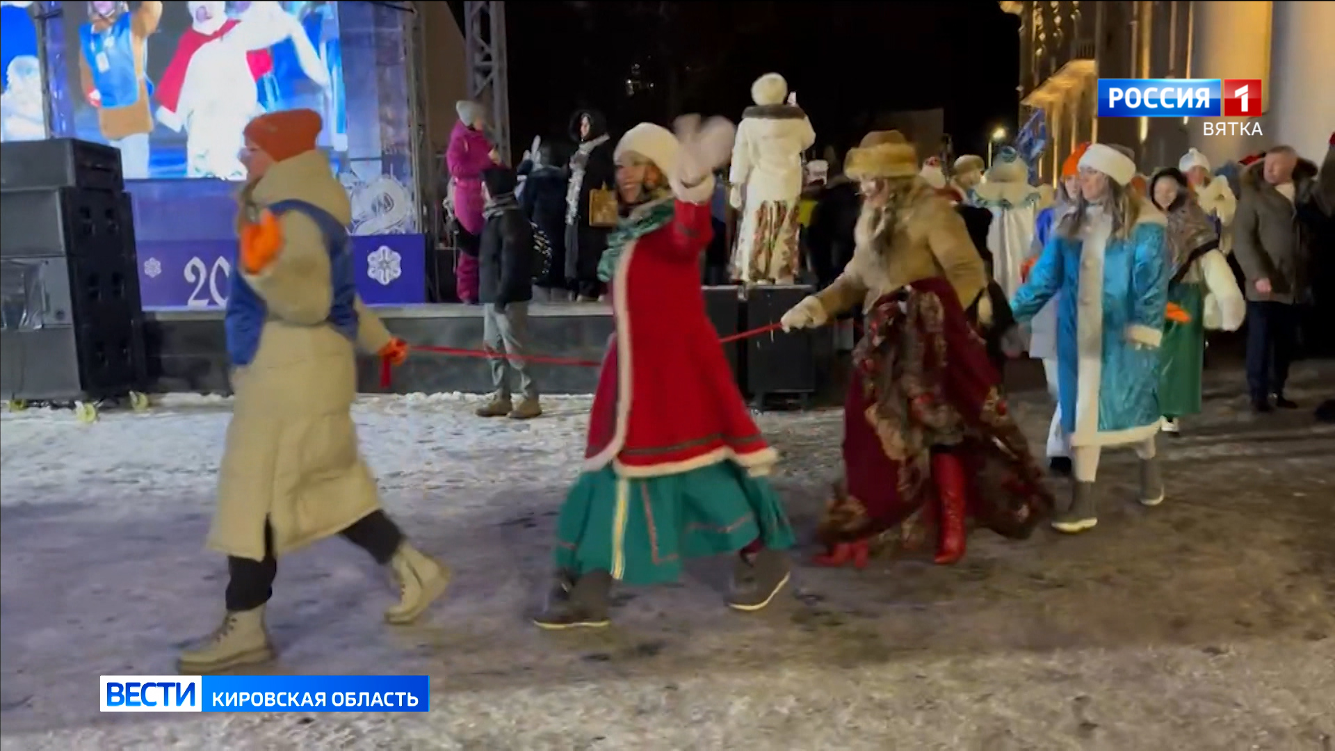 На Театральной площади установили рекорд России по самому большому хороводу