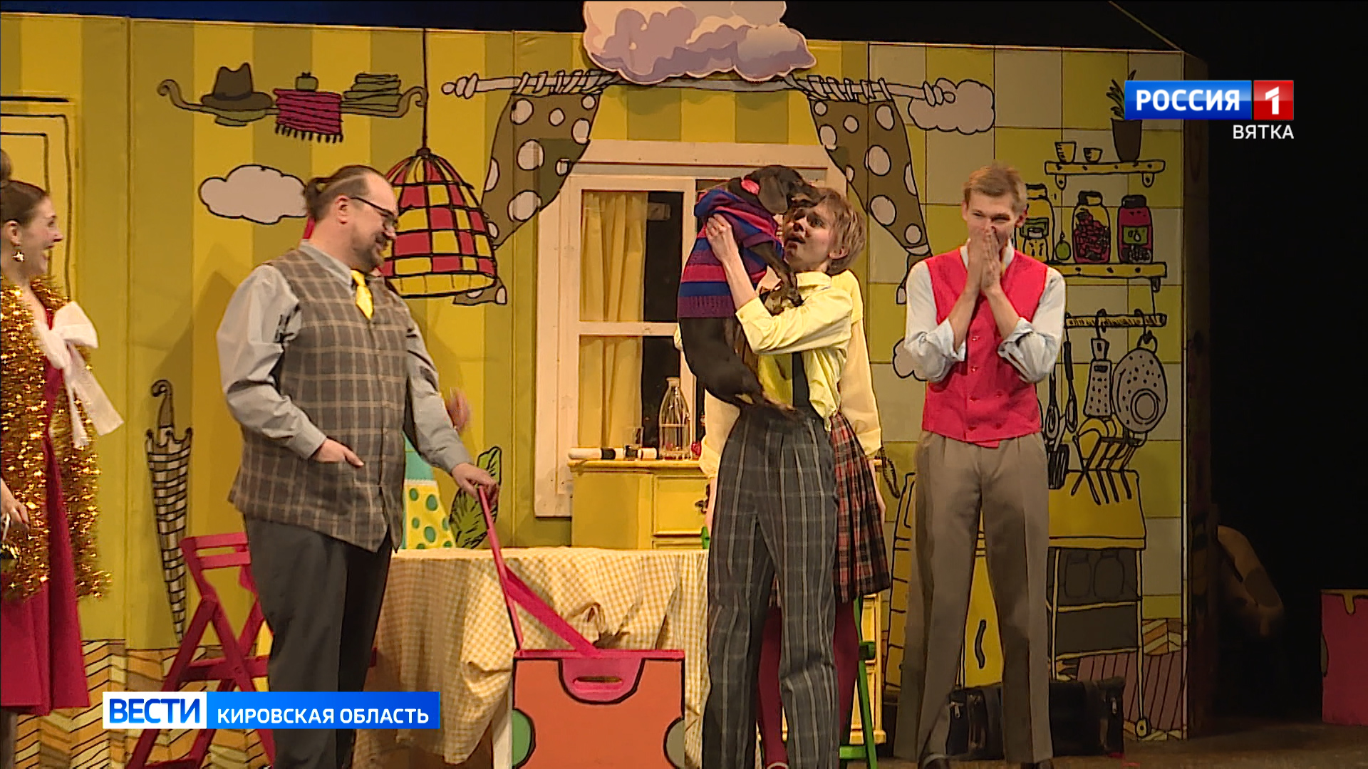 Одним из героев новогодней детской премьеры в кировском драмтеатре стала собака такса