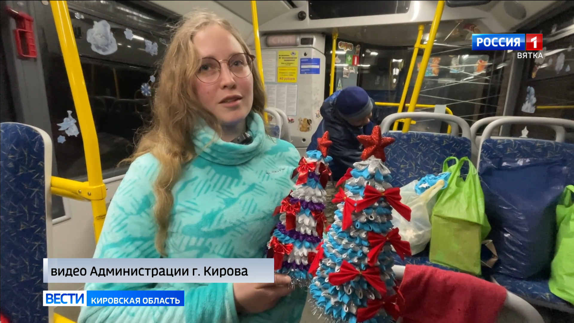 В Кирове на маршруты стал выходить новогодний общественный транспорт