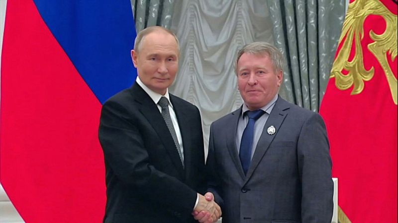 Президент России Владимир Путин наградил педагога из Кирова