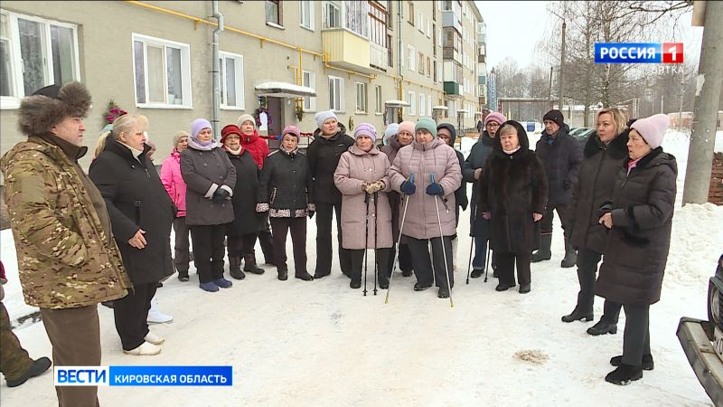 Жители микрорайона Победилово уже несколько недель вынуждены жить без нормального водоснабжения