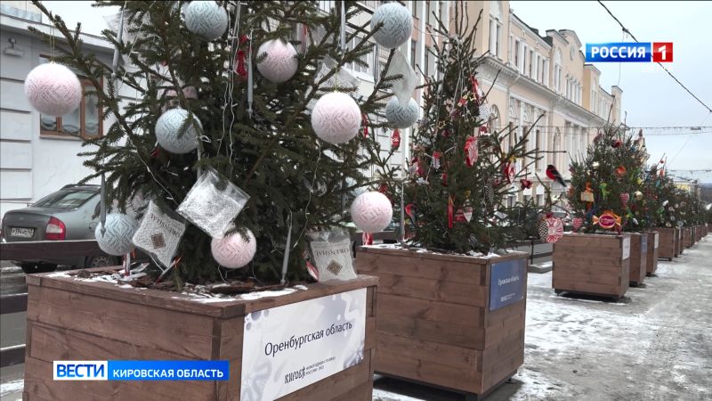 В Новогодней столице России открылся фестиваль елок