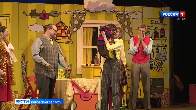 Одним из героев новогодней детской премьеры в кировском драмтеатре стала собака такса