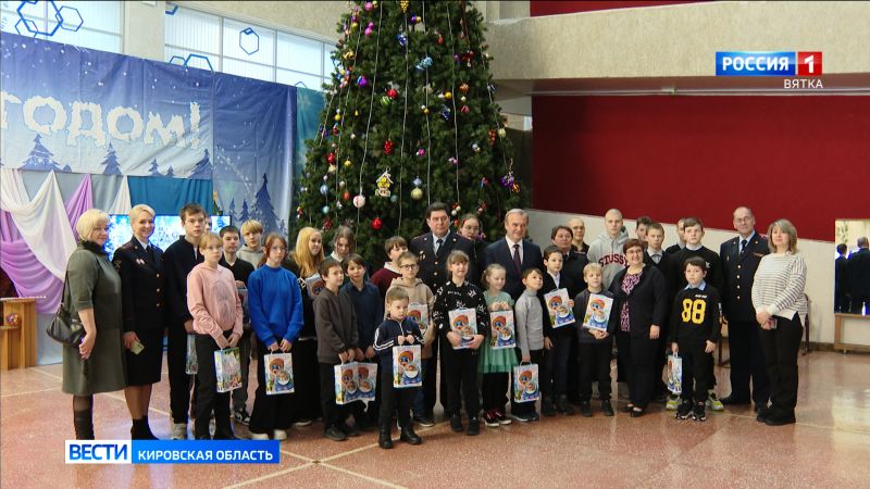 В Кировской области стартовала Всероссийская акция «Полицейский Дед Мороз»