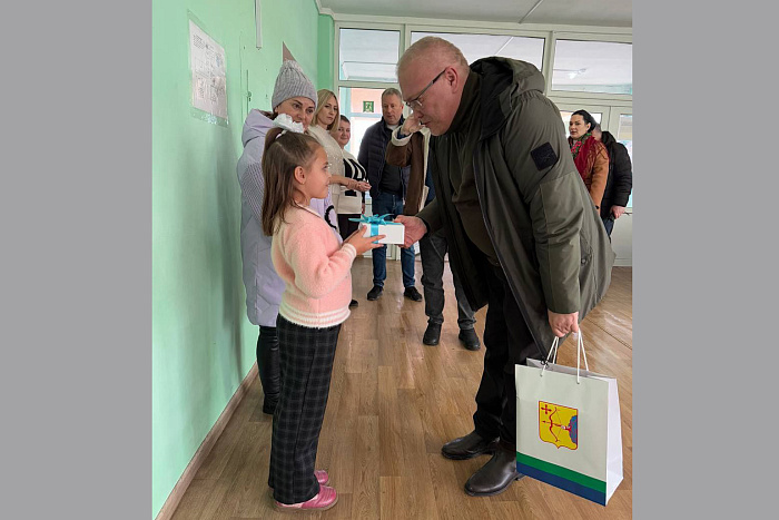 Губернатор Кировской области исполнил мечту юной жительницы Запорожья