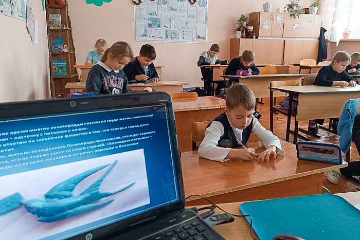 Юные кировчане приняли участие в акции «Блокадной вечности страницы»