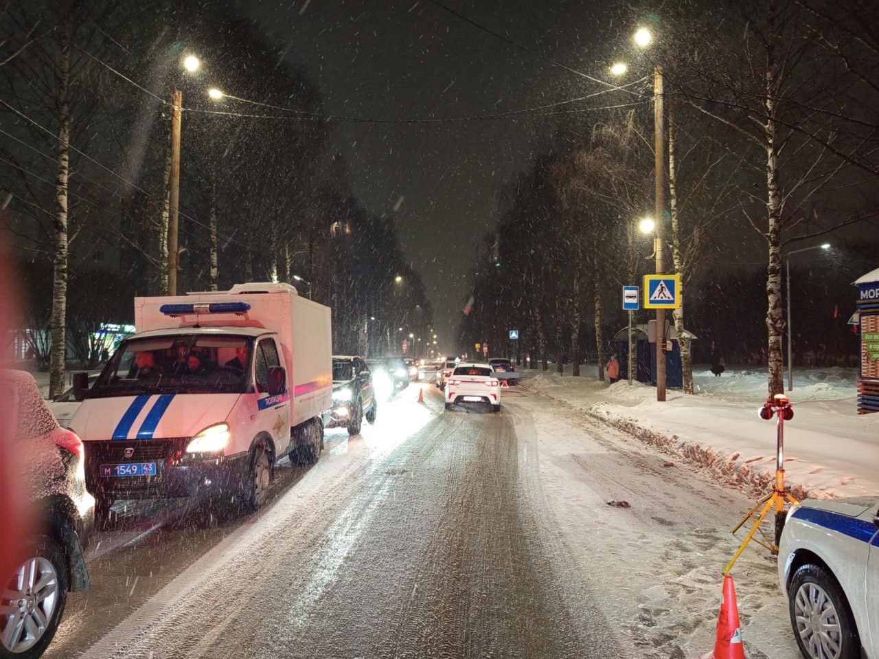 В Кирове подросток получил травмы, попав под колеса автомобиля