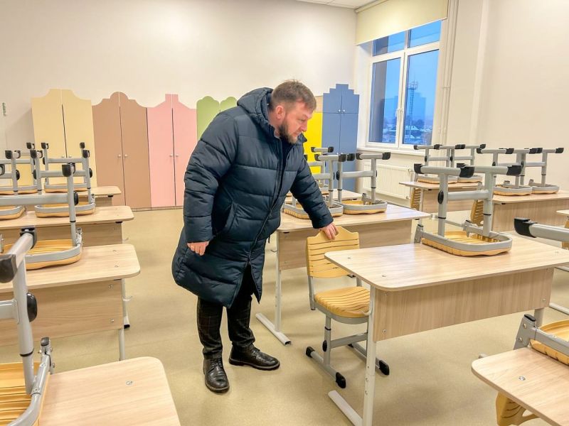 Вячеслав Симаков посетил новый корпус школы №25 в Чистых прудах