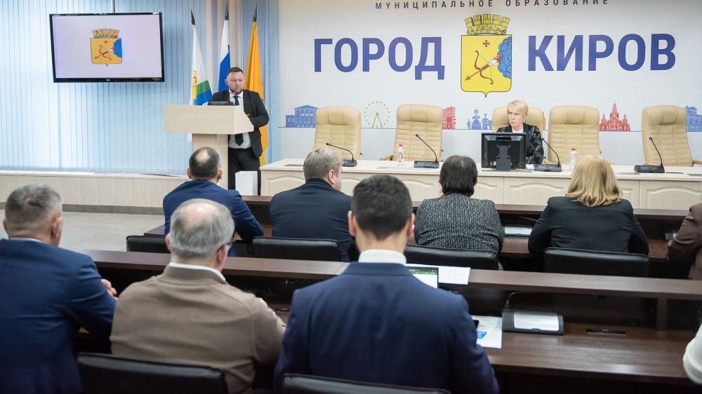 Глава администрации города рассказал депутатам о задачах муниципалитета на 2025 год