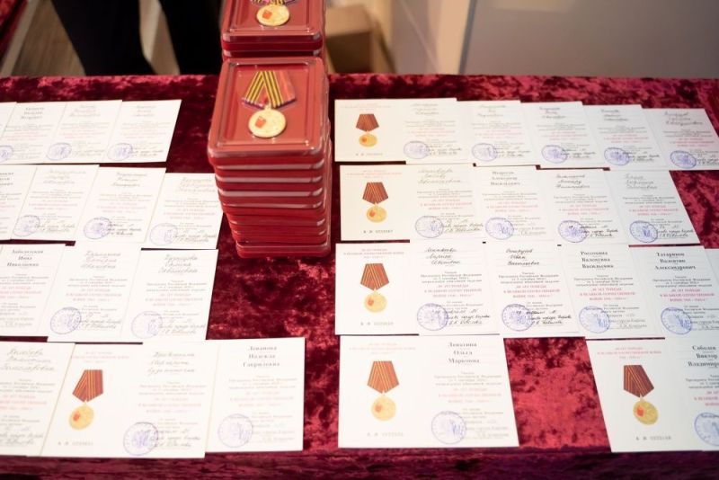 Кировским ветеранам вручили юбилейные медали к 80-летию победы в Великой Отечественной войне