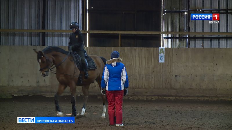 Ведущий тренер молодёжной сборной России провела тренировки по выездке для кировских конников