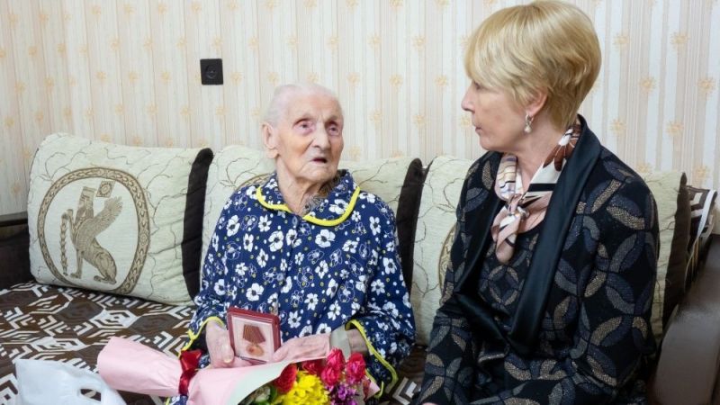 Они подарили нам мир: кировским ветеранам продолжают вручать медали к 80-летию Великой Победы