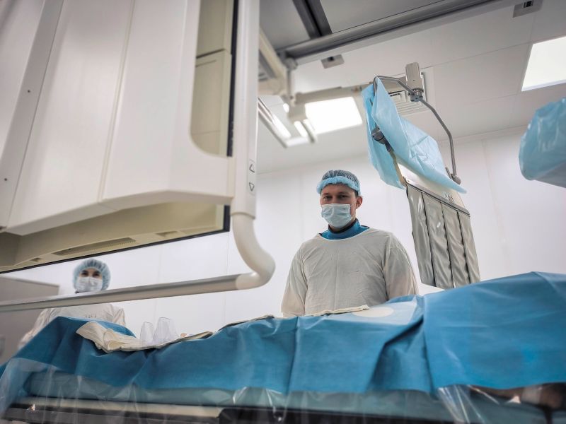 Новая аспирационная система помогает кировским хирургам в удалении тромбов при ишемическом инсульте