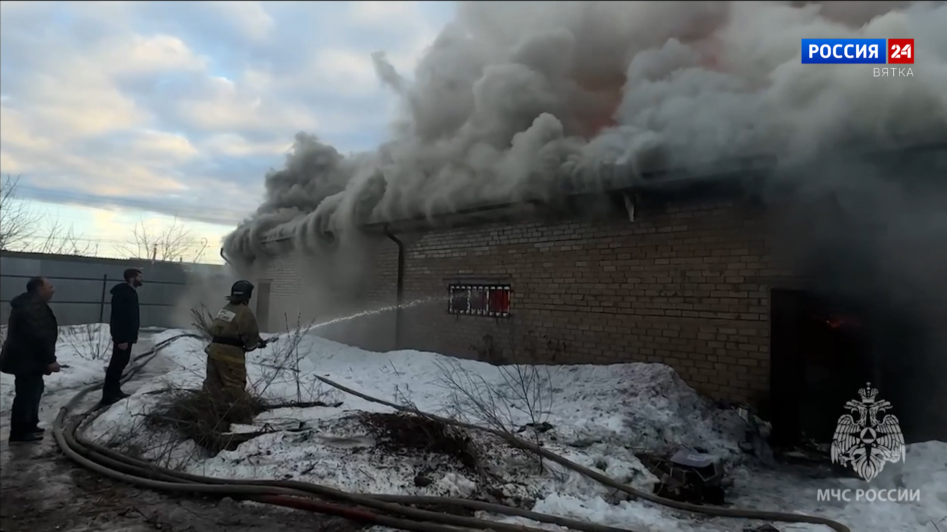 В поселке Кильмезь сгорел магазин одежды
