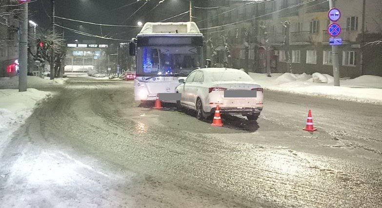 В Кирове в ДТП с автобусом пострадали 3 пассажира