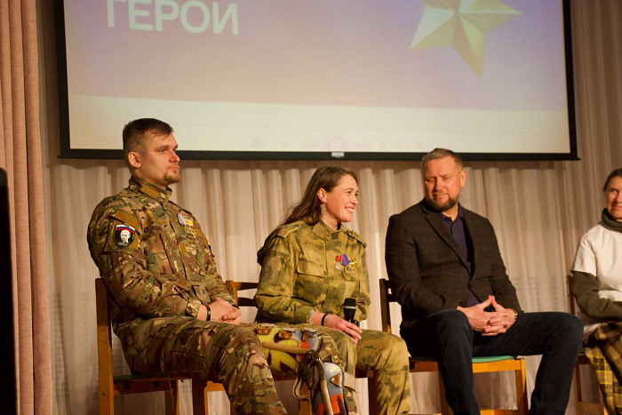 Военнослужащие встретились с молодёжью Кировской области