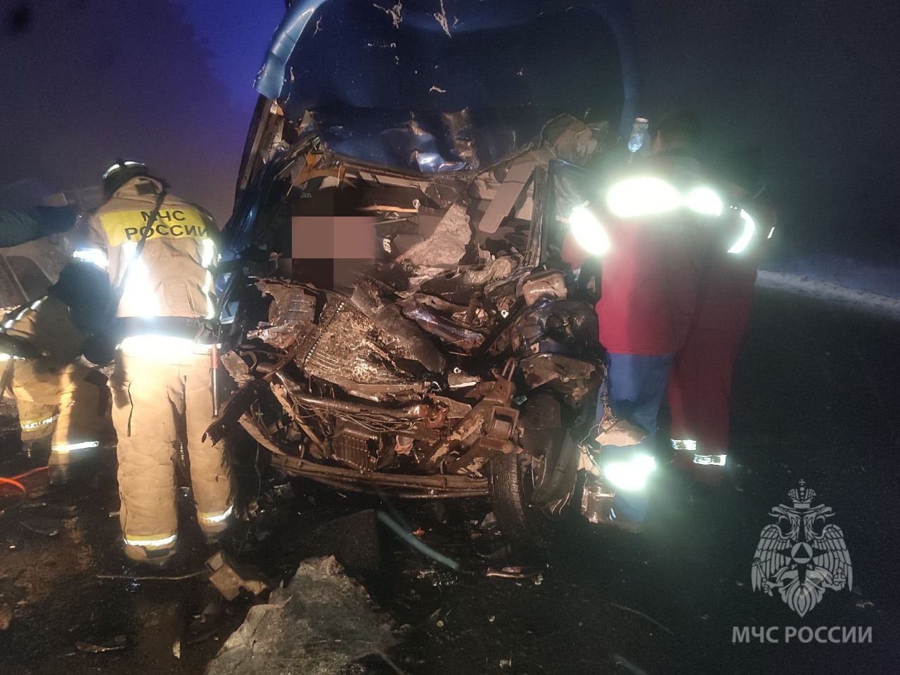 В Кировской области произошло лобовое столкновение фуры и «Газели»: один человек погиб