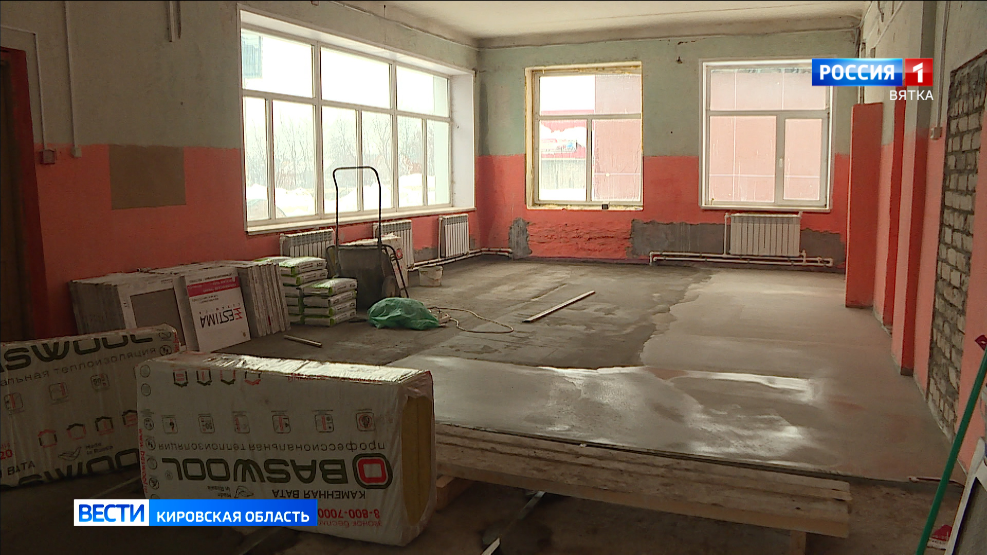 В Белой Холунице полным ходом идет капитальный ремонт здания автостанции