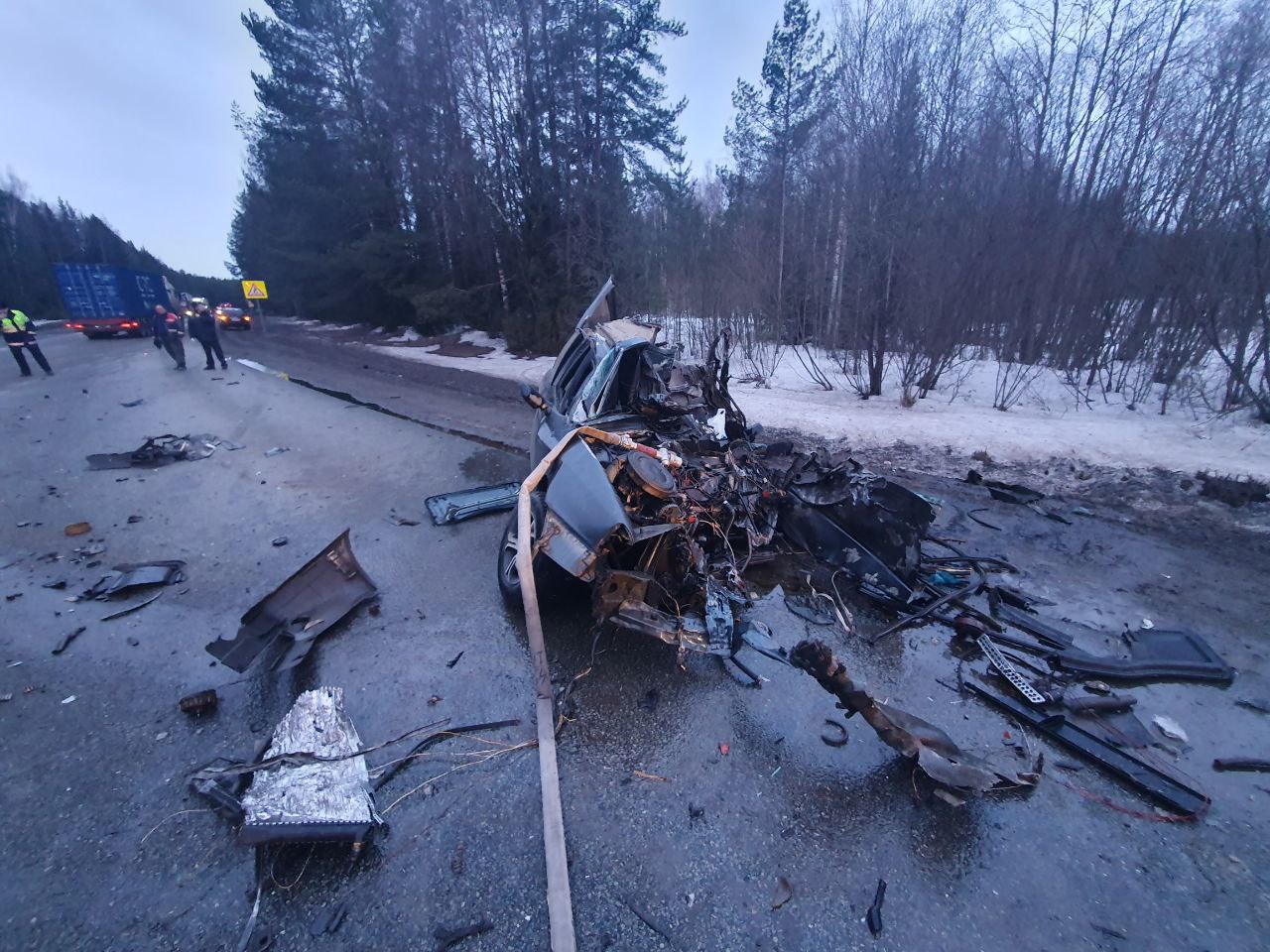 В Слободском районе столкнулись «Ауди» и грузовик: погибла женщина