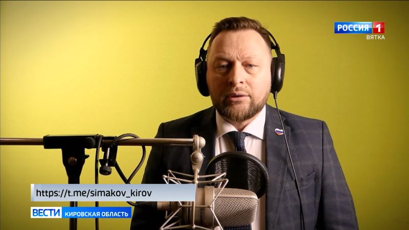 Глава администрации Кирова в 8 марта исполнил песню для кировчанок