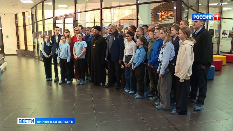 В кировском космоцентре глухим и слабослышащим подросткам показали фильм с сурдопереводом