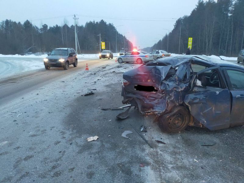 На Южном обходе Кирова в Кирово-Чепецком районе столкнулись две легковушки и грузовик