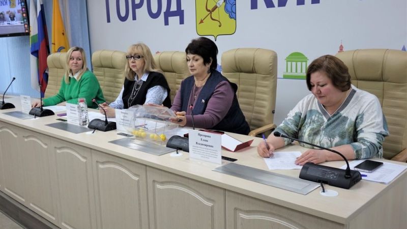 В Кирове распределили первые в 2025 году квартиры среди детей сирот