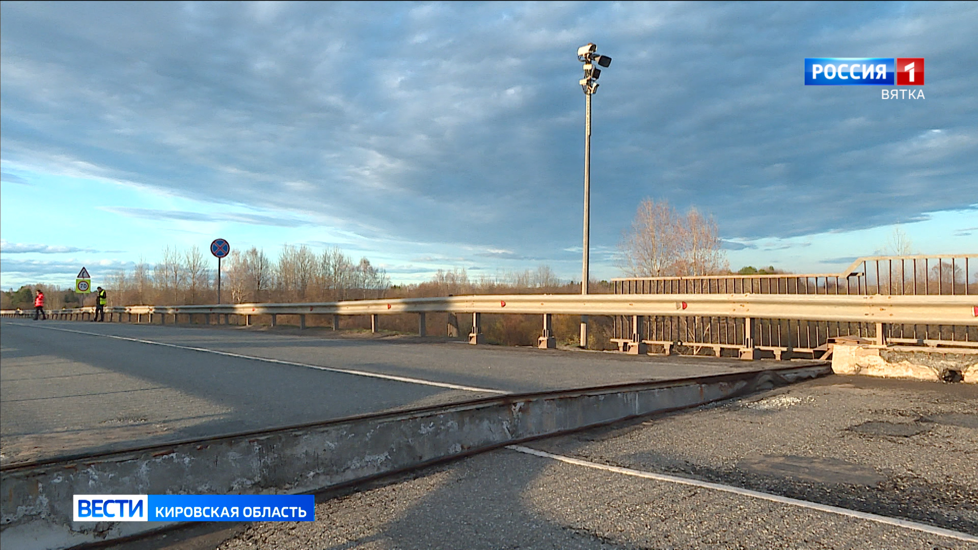 Эксперты заканчивают обследование аварийного моста через Молому