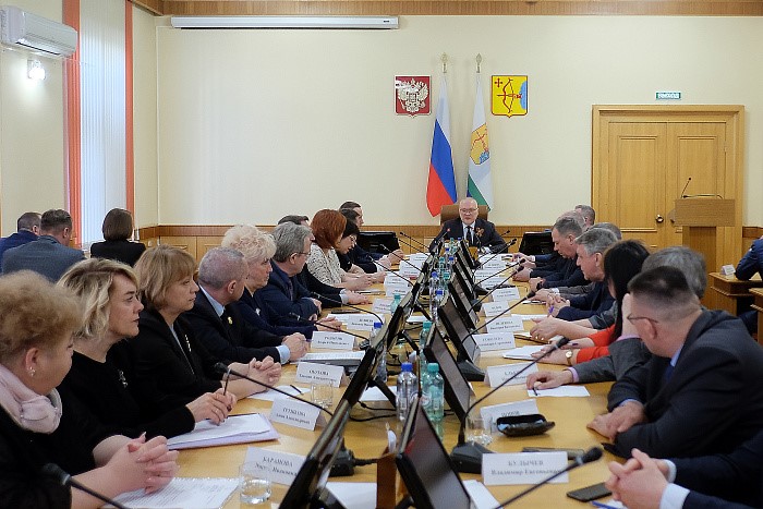 Ответы кировчанам, которые задавали вопросы на прямую линию губернатору, должны быть даны до майских праздников